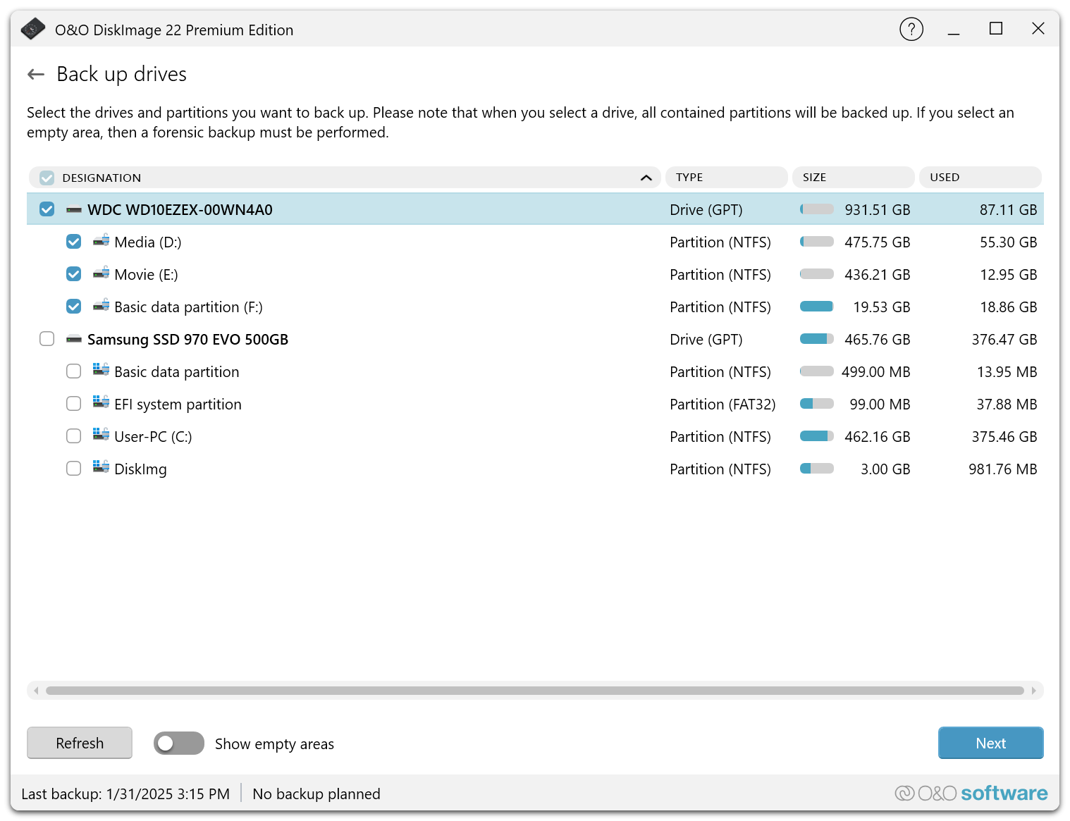 The page Back up drives lists the drives and their partitions with type, size and used space for selection.